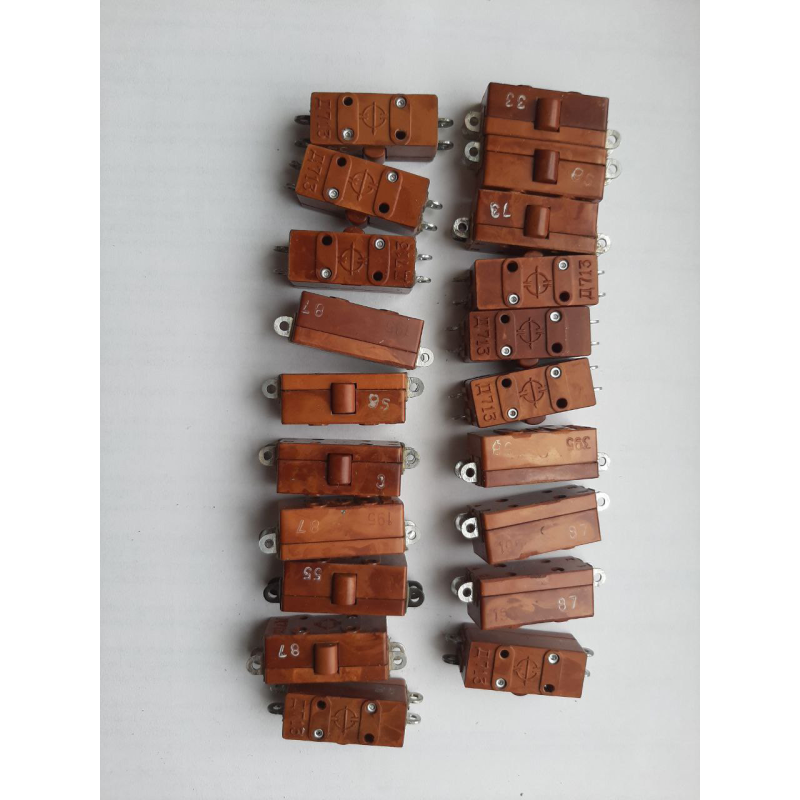 Д713 мікроперемикач